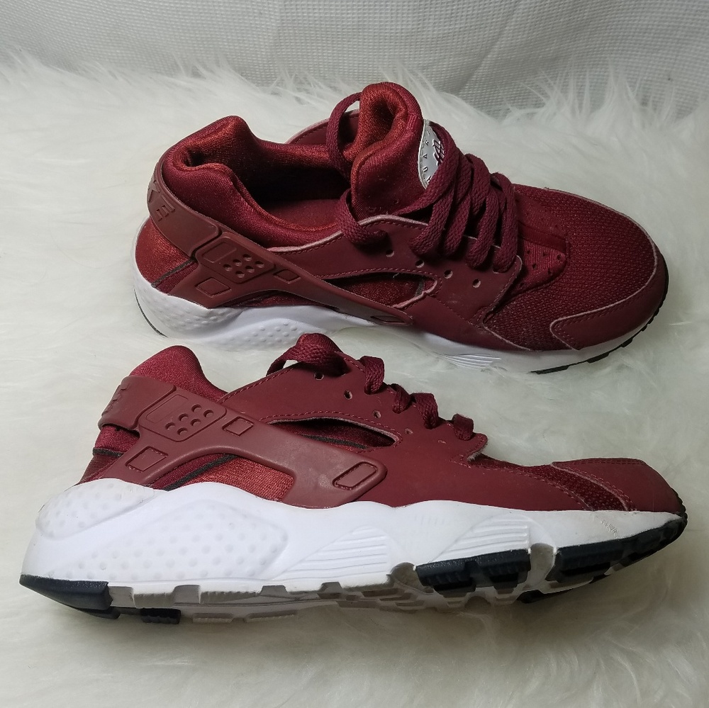 Nike Huaraches 5.5Y Boys Maroon Sneakers